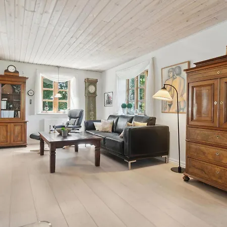 Vakantiehuis Stunning In With Kitchen